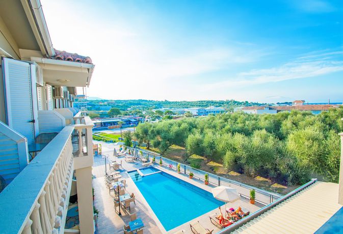 Imagen de la piscina del Hotel Emilia, Planos. Foto 18