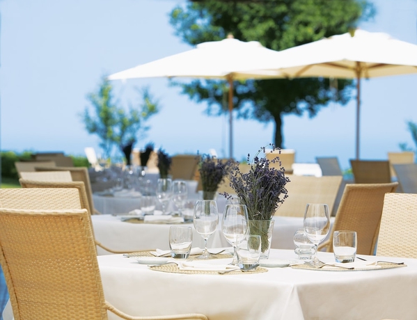 Imagen del bar/restaurante del Hotel Emilia, Portonovo. Foto 3