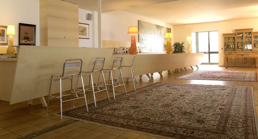 Imagen del bar/restaurante del Hotel Emilia, Portonovo. Foto 5