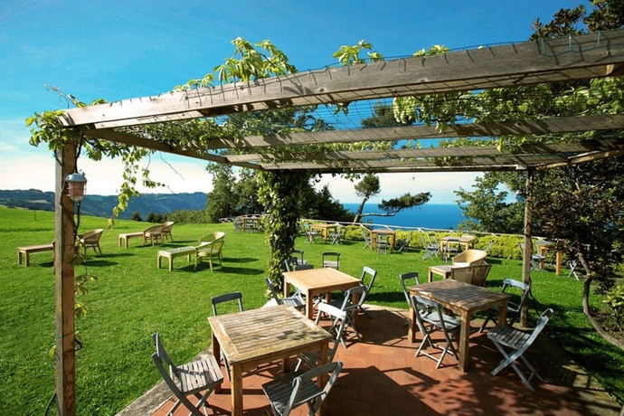 Imagen de los exteriores del Hotel Emilia, Portonovo. Foto 17