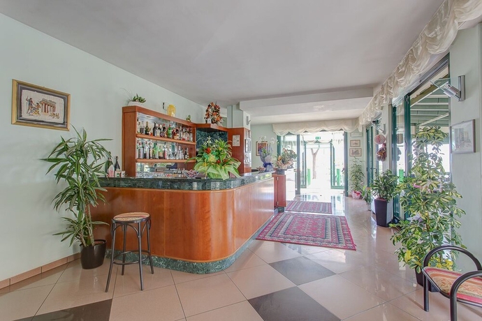 Imagen de los interiores del Hotel Emilia, Rimini. Foto 19