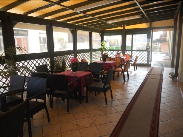 Imagen del bar/restaurante del Hotel Emilia, Rimini. Foto 2