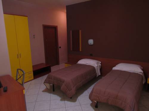 Imagen de la habitación del Hotel Emiliana. Foto 4