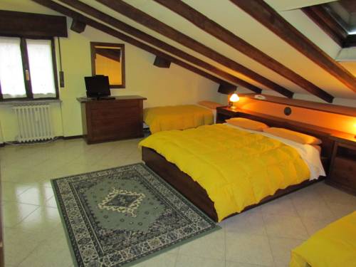 Imagen de la habitación del Hotel Emiliana. Foto 8