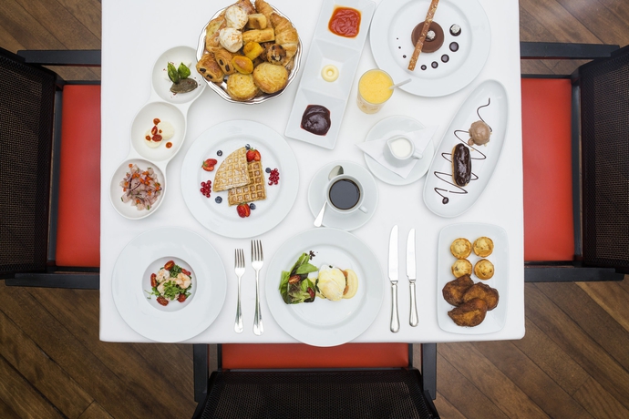 Imagen del bar/restaurante del Hotel Emiliano. Foto 8