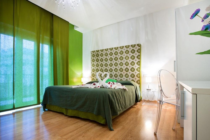 Imagen general del Hotel Emily Suites, Sorrento. Foto 1