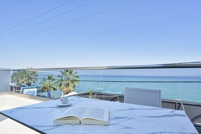 Imagen de la habitación del Hotel Emily\'s Luxury Suites. Foto 13