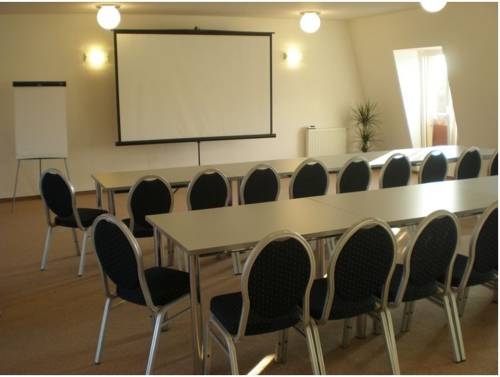 Imagen general del Hotel Eminent. Foto 7