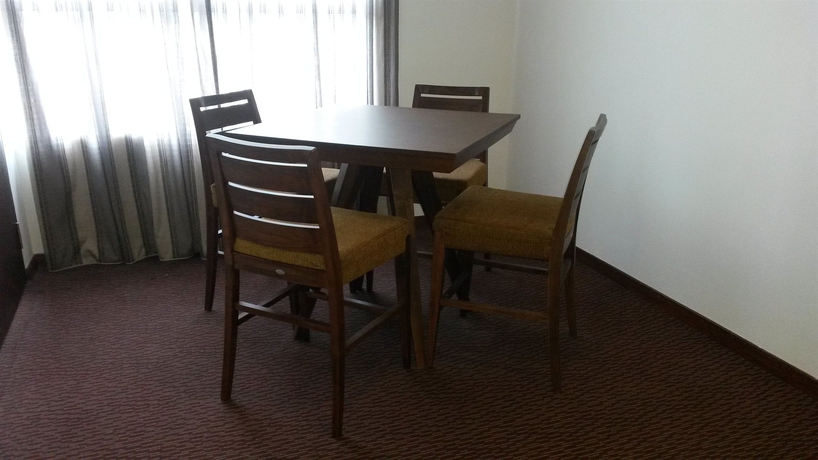 Imagen de los interiores del Hotel Eminent, Kota Kinabalu. Foto 12
