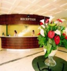 Imagen de los interiores del Hotel Emir Beach. Foto 4