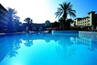 Imagen de la piscina del Hotel Emir Garden. Foto 6
