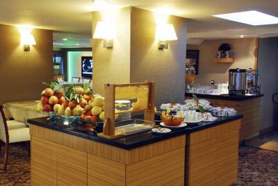 Imagen del bar/restaurante del Hotel Emir Royal. Foto 5