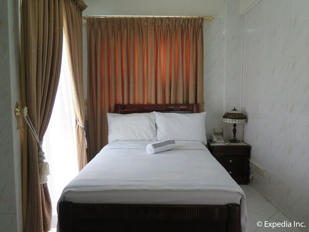 Imagen de la habitación del Hotel Emiramona Garden Hotel. Foto 13