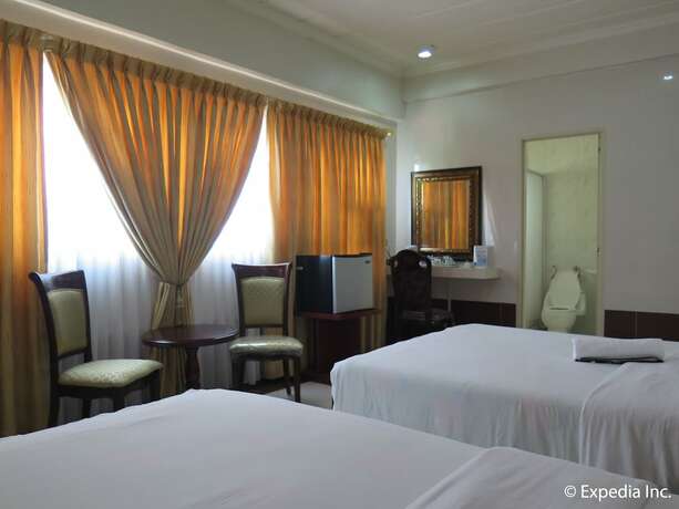 Imagen de la habitación del Hotel Emiramona Garden Hotel. Foto 14