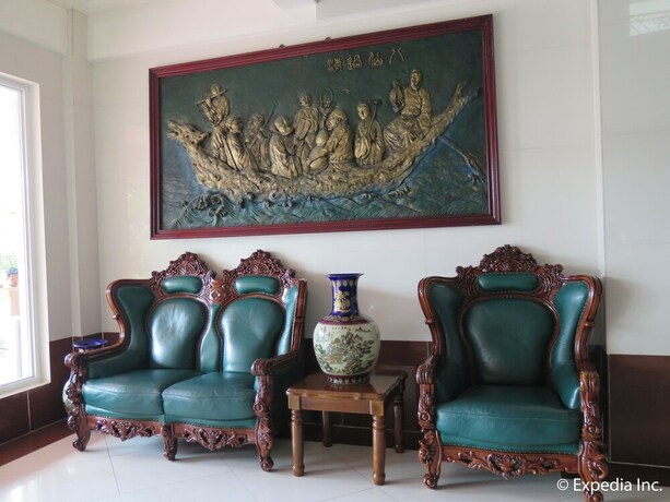 Imagen de los interiores del Hotel Emiramona Garden Hotel. Foto 18