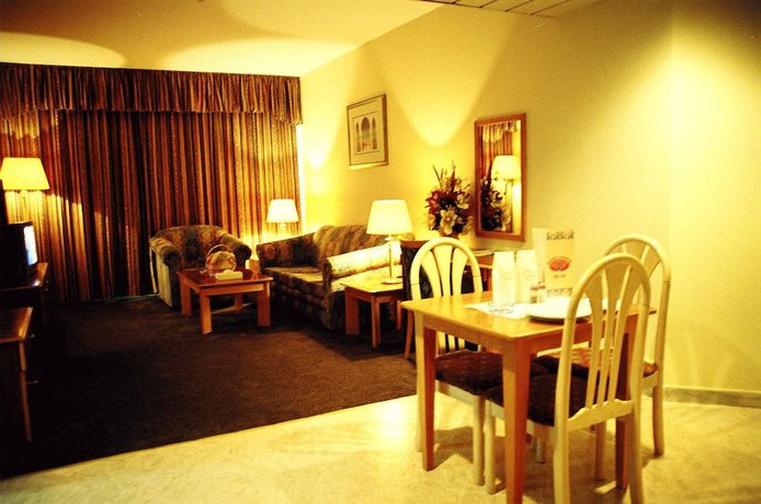 Imagen de la habitación del Hotel Emirates Plaza, Abu Dhabi. Foto 4