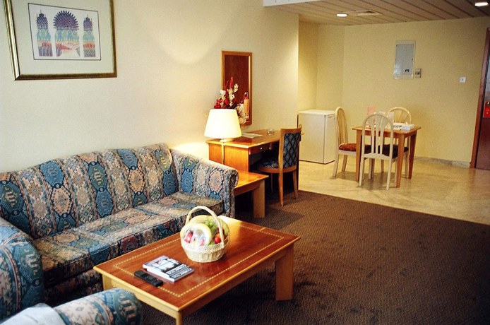 Imagen de la habitación del Hotel Emirates Plaza, Abu Dhabi. Foto 8