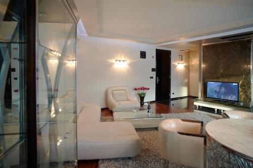 Imagen de la habitación del Hotel Emirates, Sofia. Foto 6