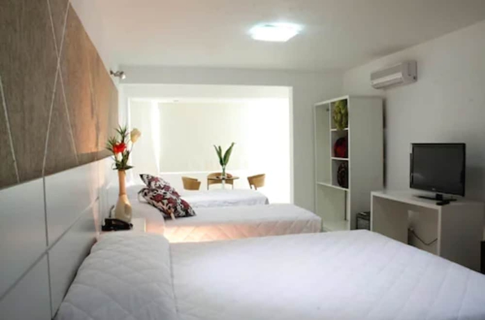 Imagen de la habitación del Hotel Emirates and Su&iacute;tes. Foto 4