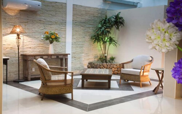 Imagen de los interiores del Hotel Emirates and Su&iacute;tes. Foto 19