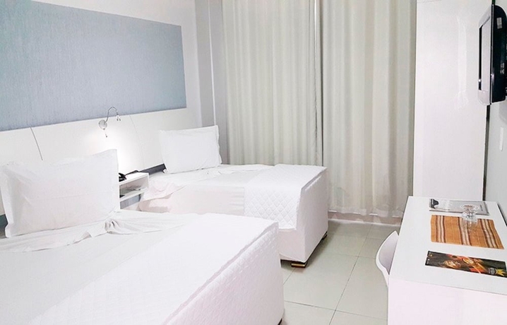 Imagen de la habitación del Hotel Emirates and Su&iacute;tes. Foto 10