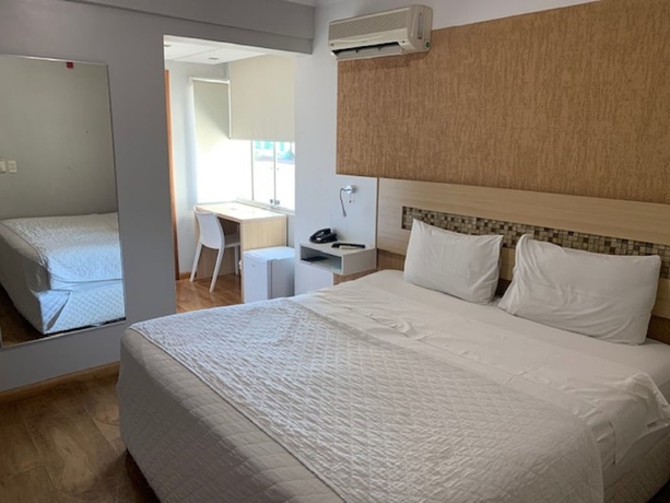 Imagen de la habitación del Hotel Emirates and Su&iacute;tes. Foto 14