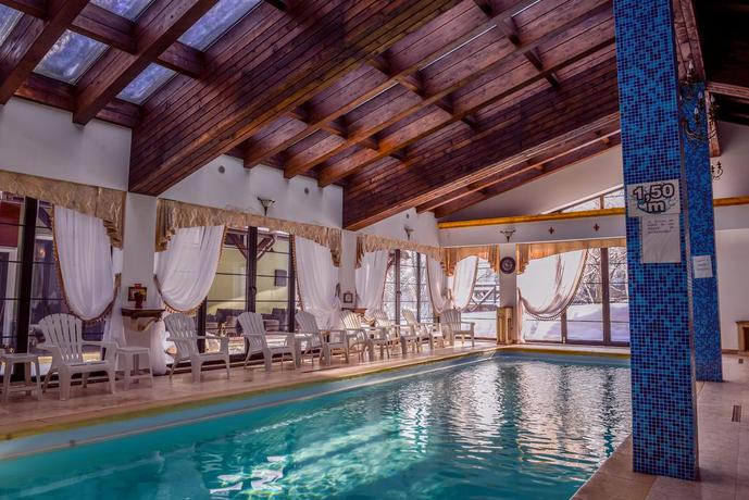 Imagen de la piscina del Hotel Emire. Foto 12