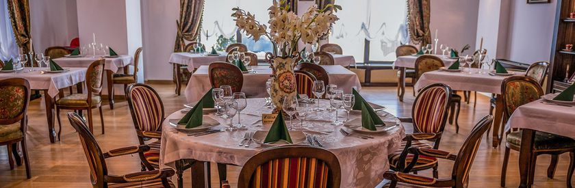 Imagen del bar/restaurante del Hotel Emire. Foto 2