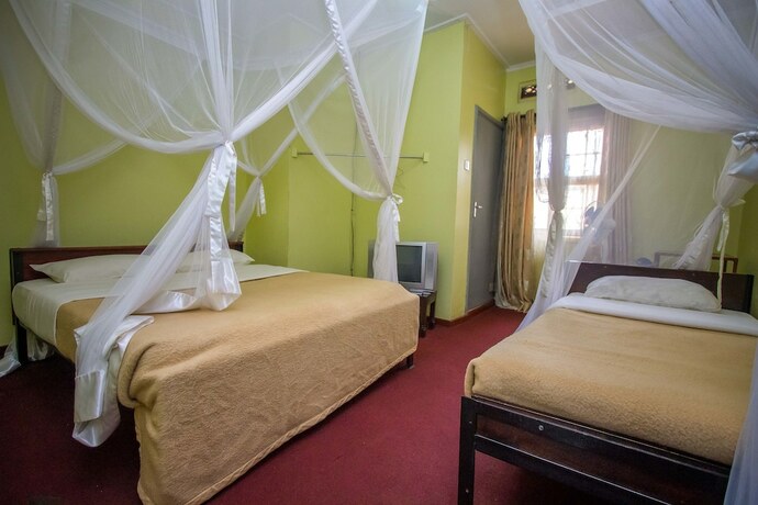 Imagen de la habitación del Hotel Emirina Travel. Foto 13