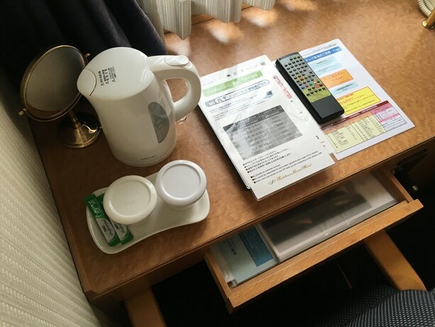 Imagen de la habitación del Hotel Emisia Tokyo Tachikawa. Foto 12