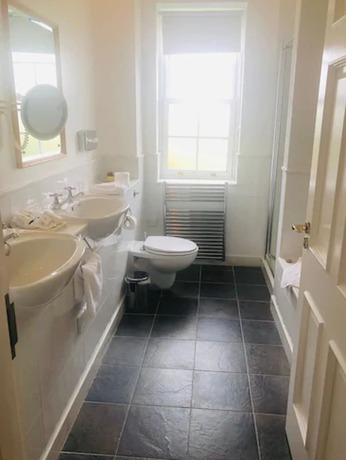 Imagen de la habitación del Hotel Emlagh House. Foto 12
