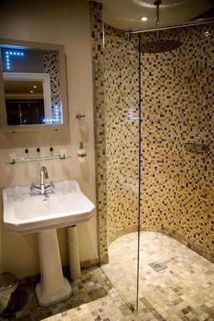 Imagen de la habitación del Hotel Emlyn. Foto 17