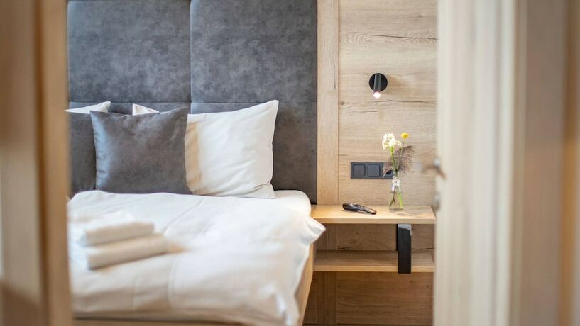 Imagen de la habitación del Hotel Emma Deluxe. Foto 16