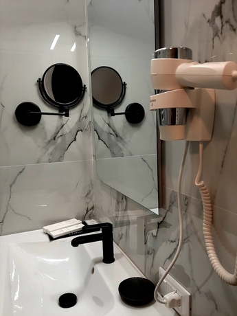 Imagen de la habitación del Hotel Emma Fiera. Foto 12