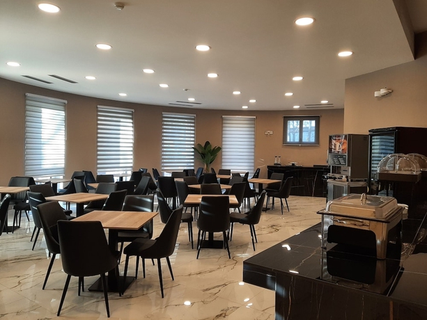 Imagen del bar/restaurante del Hotel Emma Fiera. Foto 3