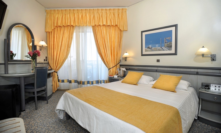 Imagen de la habitación del Hotel Emmantina. Foto 8