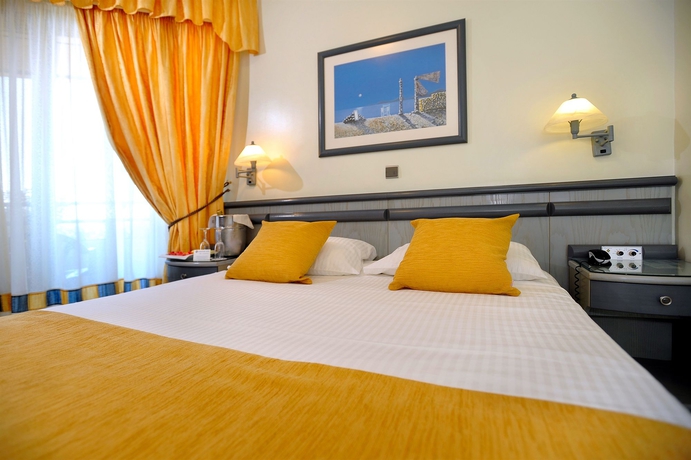 Imagen de la habitación del Hotel Emmantina. Foto 9