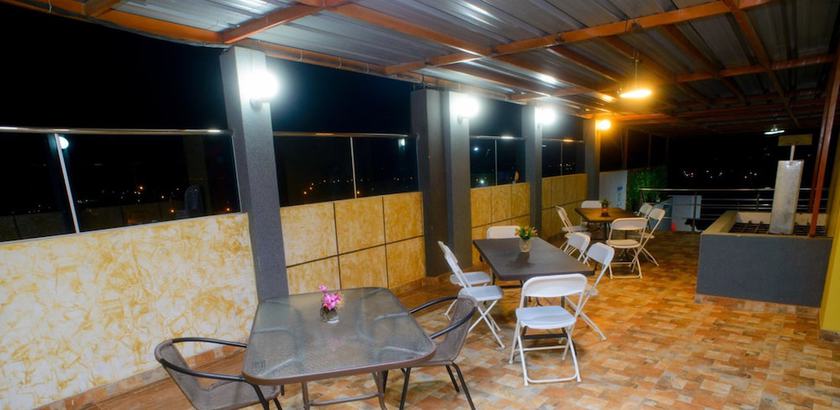 Imagen de los exteriores del Hotel Emmanuel. Foto 4