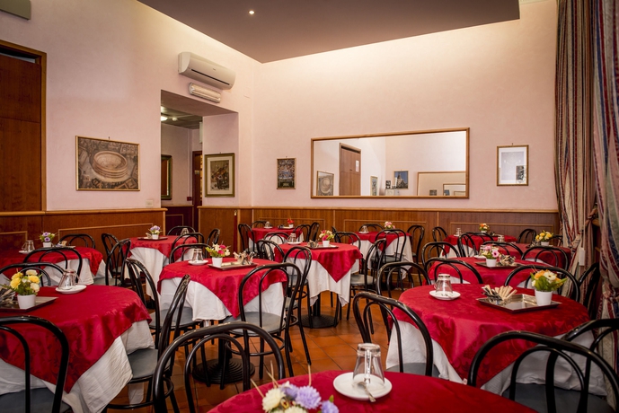 Imagen del bar/restaurante del Hotel Emmaus. Foto 3