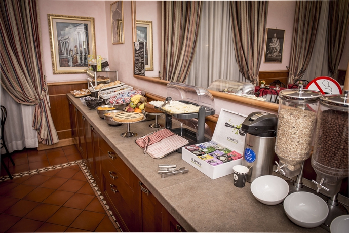 Imagen del bar/restaurante del Hotel Emmaus. Foto 8