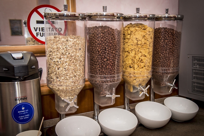 Imagen del bar/restaurante del Hotel Emmaus. Foto 9