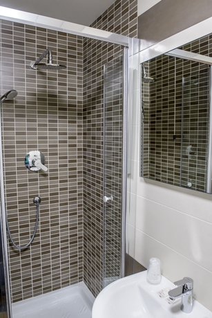 Imagen de la habitación del Hotel Emmaus. Foto 15