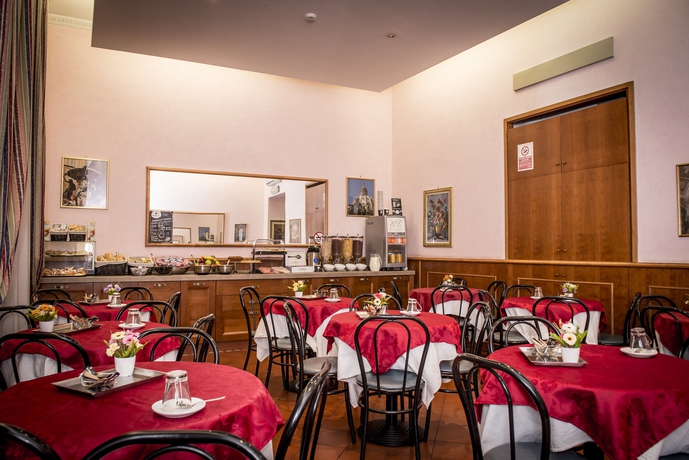 Imagen del bar/restaurante del Hotel Emmaus. Foto 11