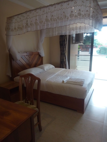 Imagen de la habitación del Hotel Emmaus Guest House. Foto 4