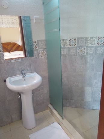 Imagen de la habitación del Hotel Emmaus Guest House. Foto 8