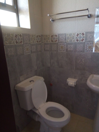 Imagen de la habitación del Hotel Emmaus Guest House. Foto 16