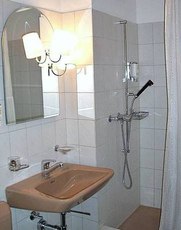 Imagen de la habitación del Hotel Emmental. Foto 12