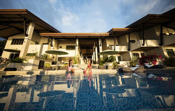 Imagen de la piscina del Hotel Emoha Dive Resort. Foto 20