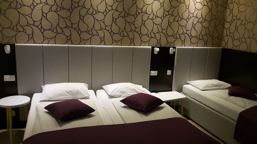 Imagen de la habitación del Hotel Emonec. Foto 7