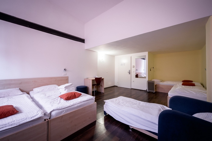 Imagen de la habitación del Hotel Emonec. Foto 9